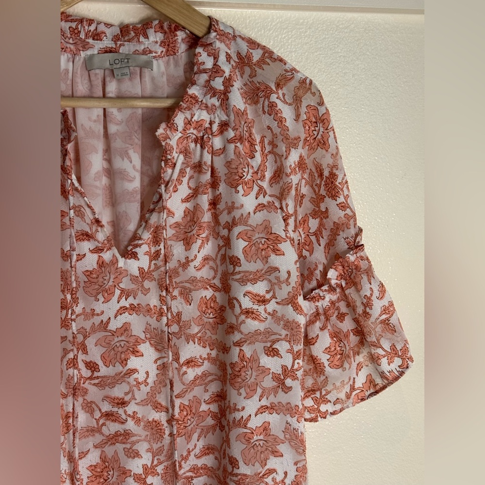 LOFT Floral V-Neck Blouse | Size Medium - Picture 3 of 9